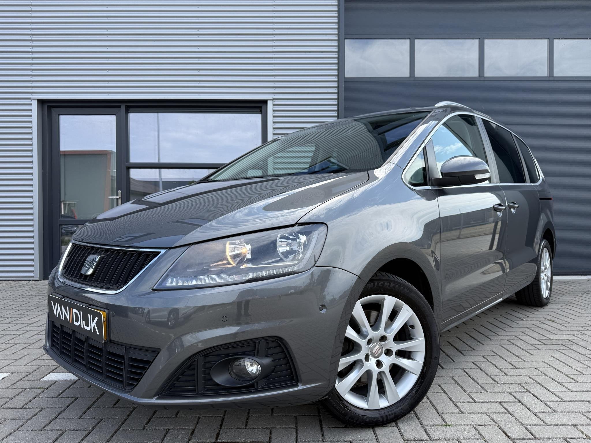 SEAT Alhambra 1.4 TSI Businessline Executive 7p ✓Panoramad, Voorwielaandrijving, Euro 5, Stof, Zwart
