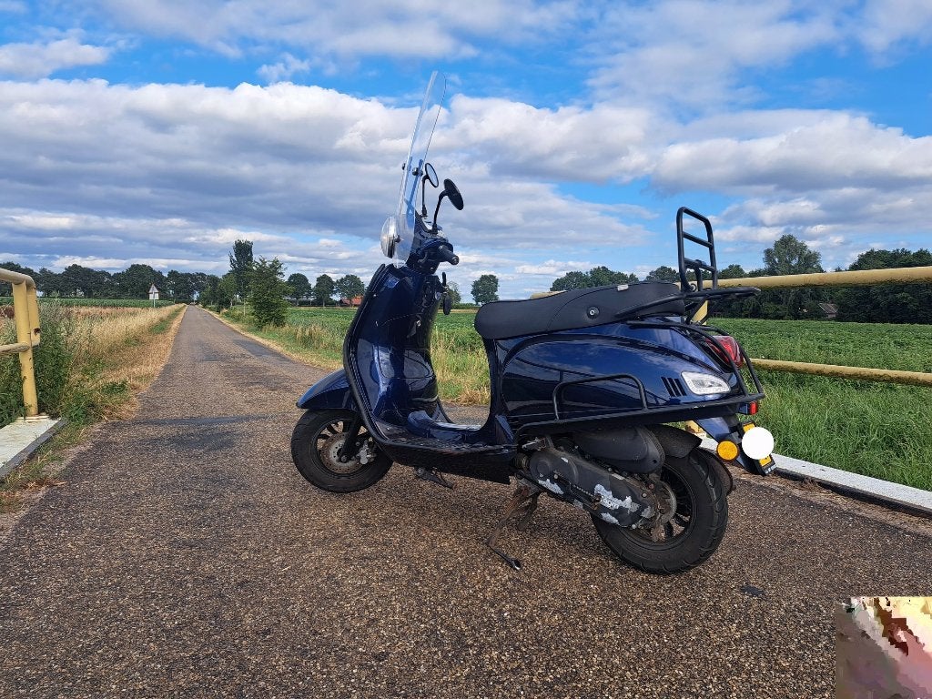 AGM VX 50 // Vespa look // 45 km // Windscherm // Valbeugels, Ophalen, Gebruikt, Maximaal 45 km/u, Agm
