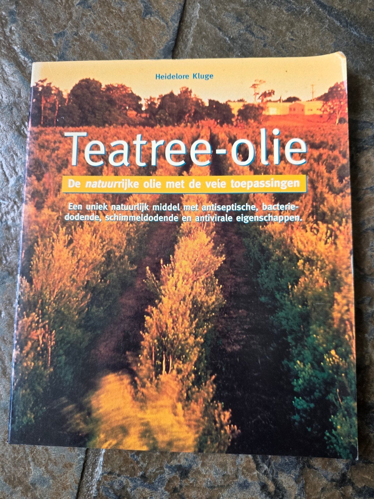 Teatree-olie: De natuurlijke olie met vele toepassingen, Kruiden en Alternatief, Ophalen of Verzenden, Zo goed als nieuw, Kluge