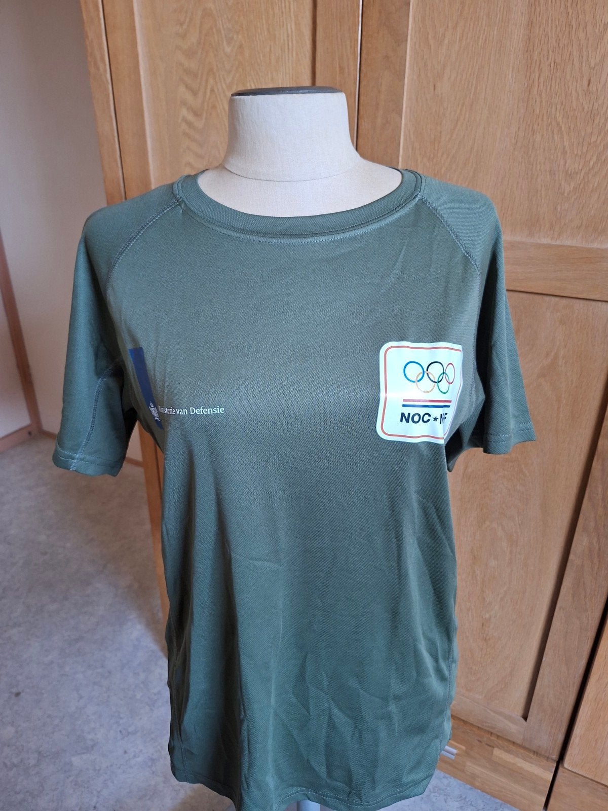 Sportshirt maat M - Ministerie van Defensie / NOC*NSF, Ophalen of Verzenden, Zo goed als nieuw, Groen
