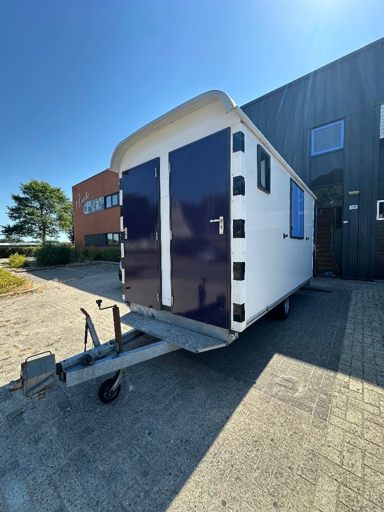 Snelverkeer schaftwagen met toilet en berging, Ophalen