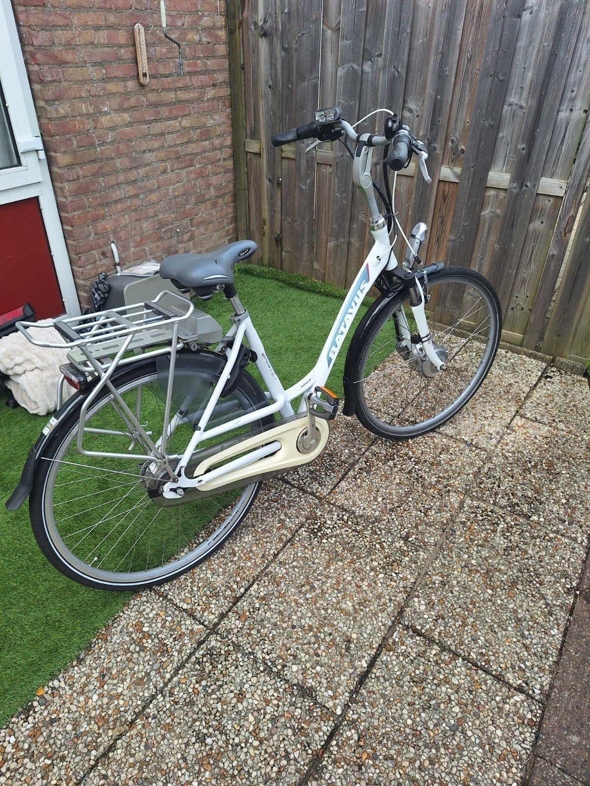 Foto 3 van batavus damesfiets8

28 inch 57 cm

fiets is niet meer elect