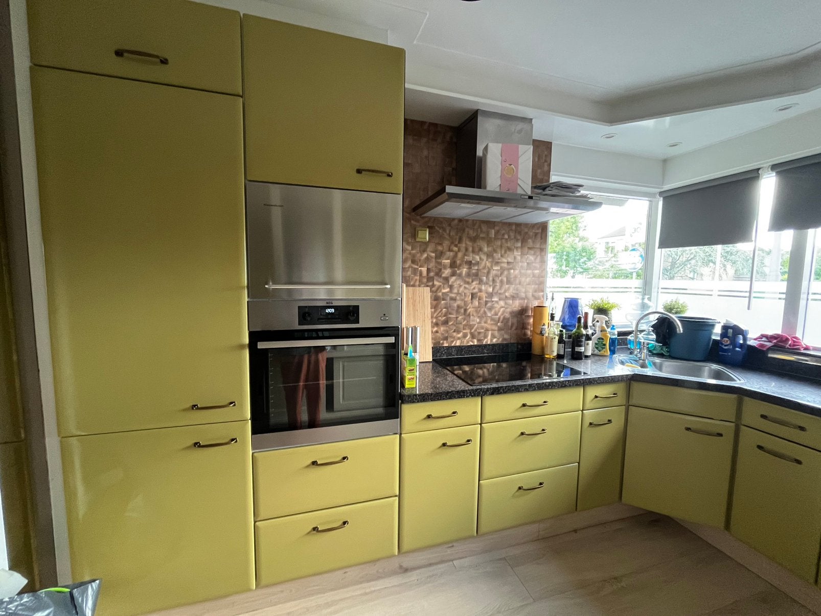 Trendy green wooden corner Kitchen - real stone counter, Ophalen, Gebruikt, Groen, Hoekkeuken