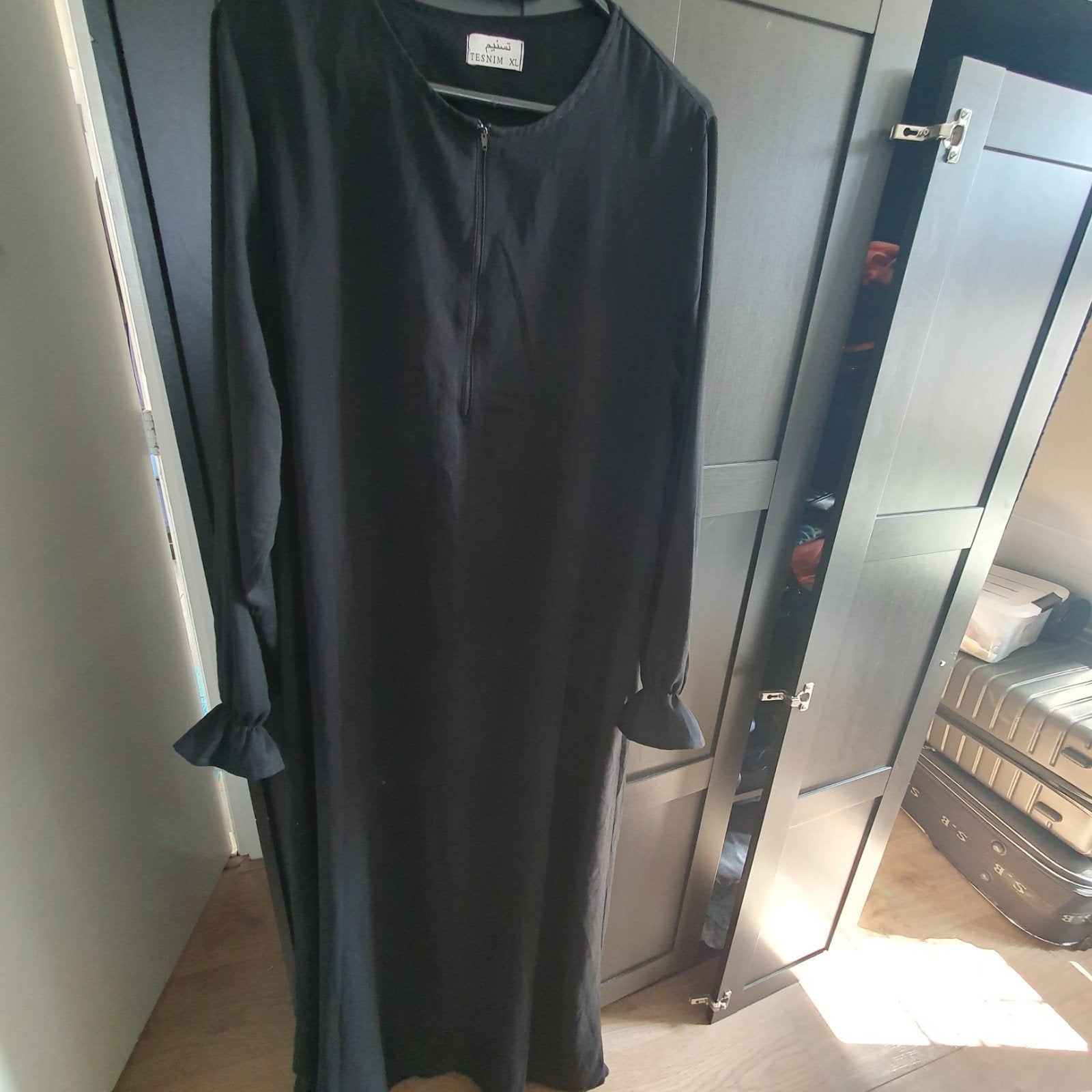 Zwarte Tesnim Abaya Jurk Maat XL, Zwart, Maat 46/48 (XL) of groter, Zo goed als nieuw, Onder de knie