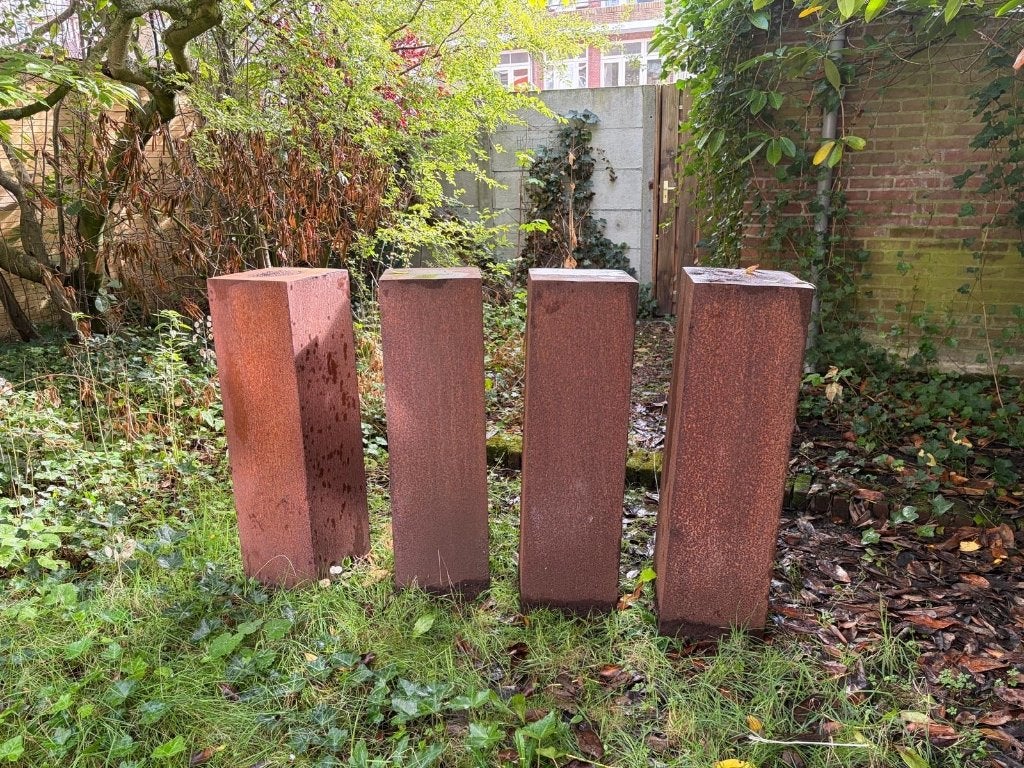Vier sokkels voor kunst, Ophalen