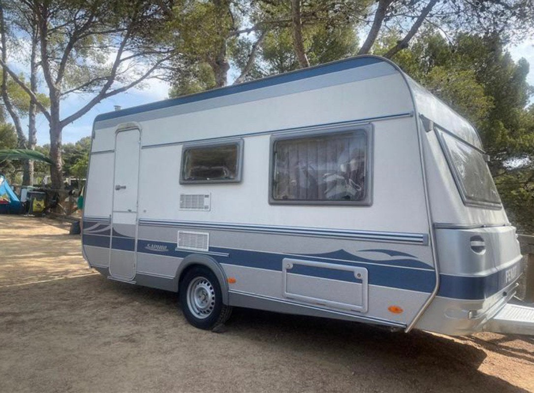 Fendt Saphir 450 met z.g.a.n. Dorema President carbon frame, Caravans en Kamperen, Caravans, Vast bed, Treinzit, Particulier, Stabilisator