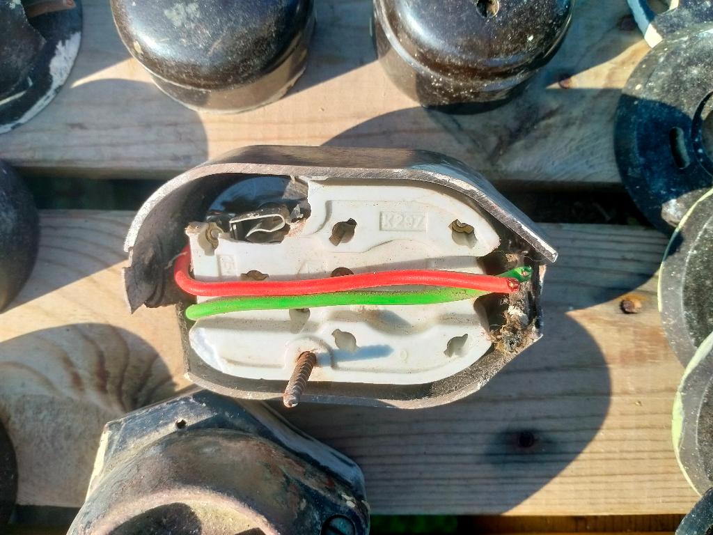 Bakeliet stopcontacten en schakelaars, Doe-het-zelf en Verbouw, Elektra en Kabels, Gebruikt, Stopcontact, Ophalen of Verzenden