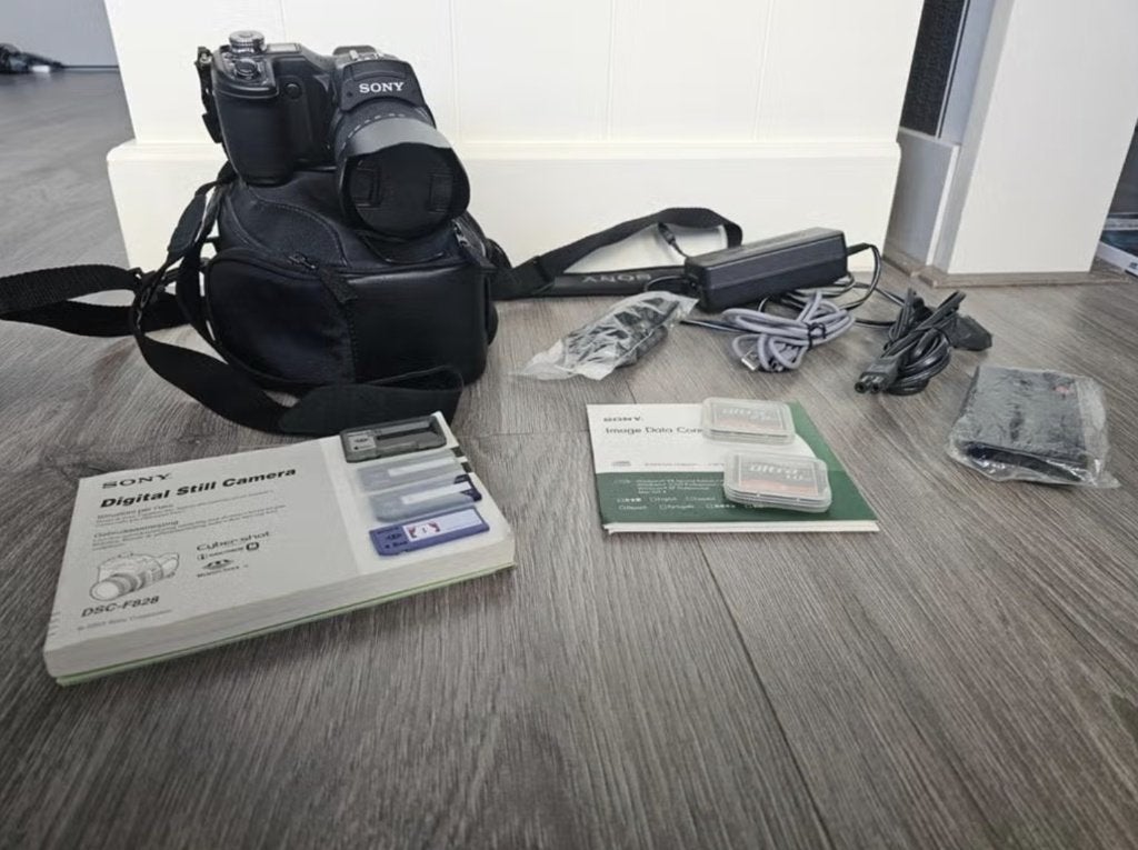 Sony Cyber-shot DSC-F828 Digitale Camera met Accessoires, Ophalen of Verzenden, Gebruikt, Sony, 8 keer of meer