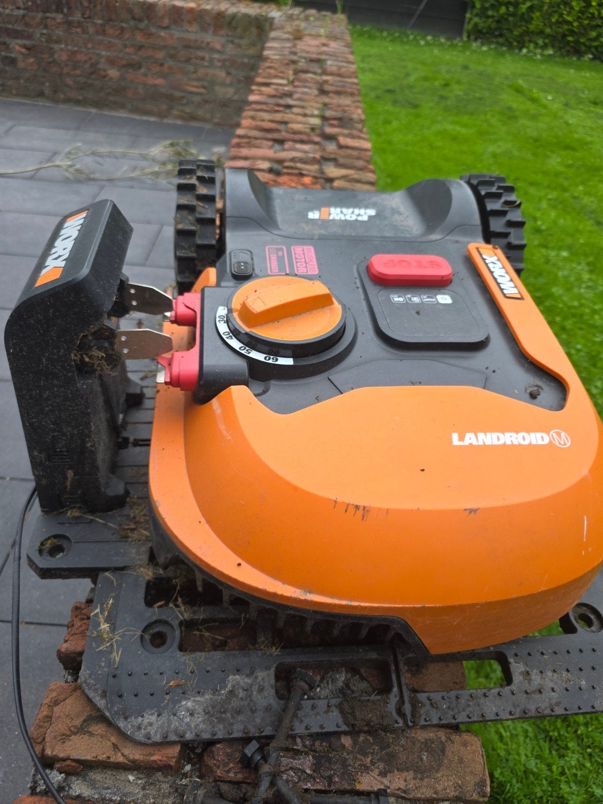 Worx Landroid M500 Robotmaaier - Compleet met accessoires, Tuin en Terras, Ophalen, Gebruikt, Minder dan 20 cm, Worxx