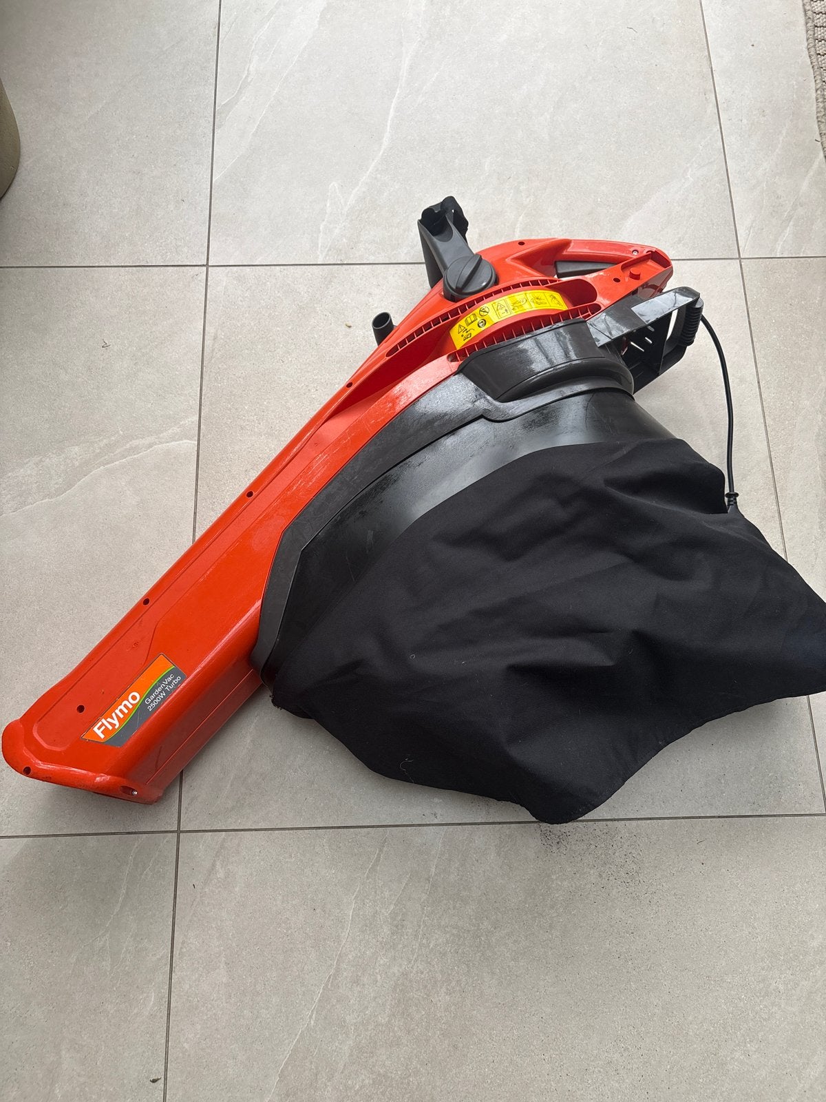 Flymo GardenVac 2500W Turbo Bladblazer/Bladzuiger, Gebruikt, Handgedragen, Ophalen of Verzenden, Met opvangzak