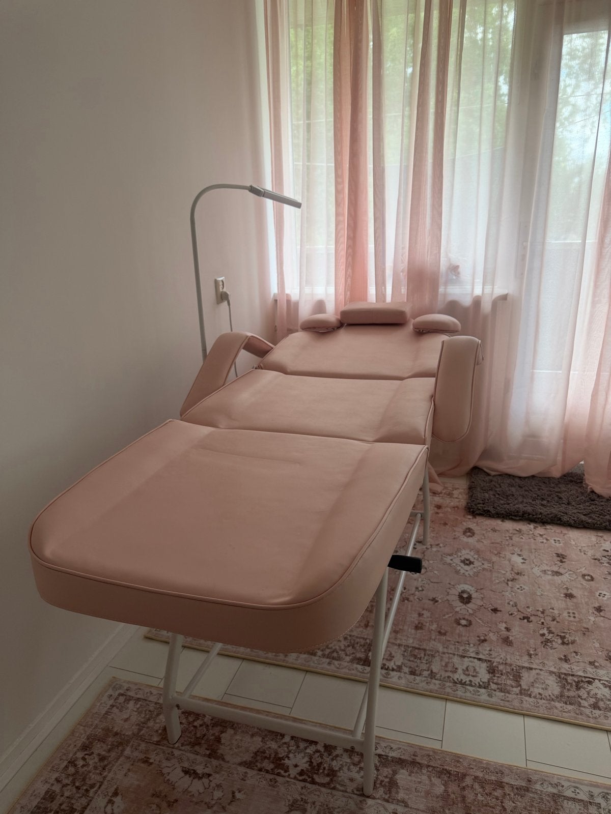 Nieuw roze behandelstoel, Huidbehandeling