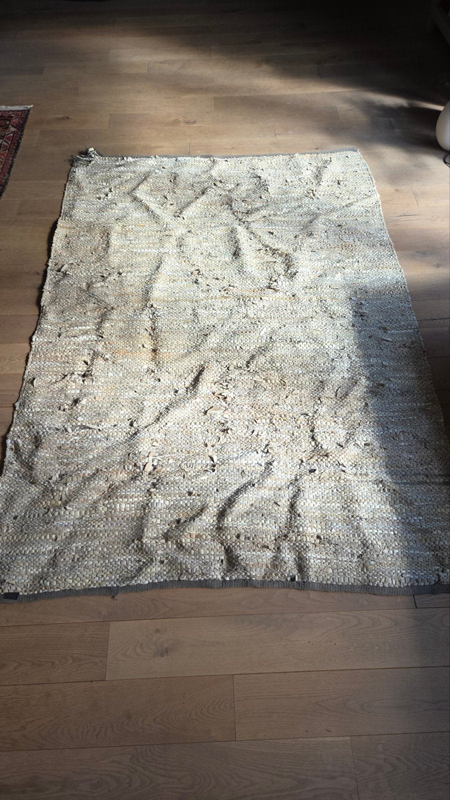 Vloerkleed van reepjes leer, 210 x 140 cm, Gebruikt, 100 tot 150 cm, Grijs, Natuurlijk, Bohemian
