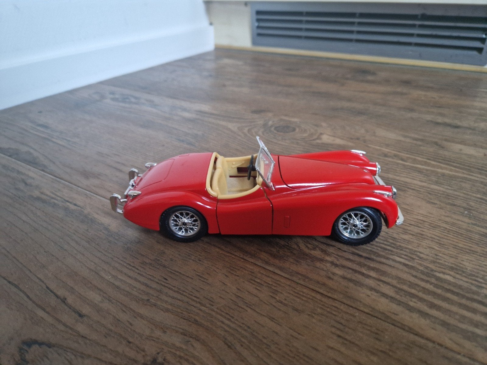burago jaguar xk 120 (1948) 1:24, Ophalen of Verzenden, Zo goed als nieuw, Auto