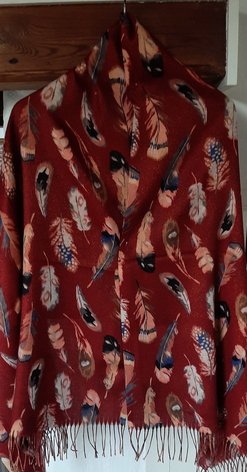 nieuwe warm rode sjaal met veren dessin, Ophalen of Verzenden, Nieuw, Maat 38/40 (M), Sjaal