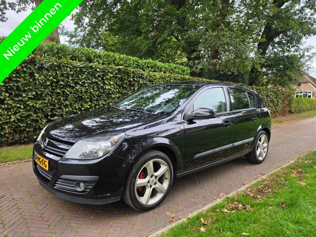 Opel Astra 1.8 Sport (bj 2004), Auto's, 13 km/l, Gebruikt, 1796 cc, Zwart