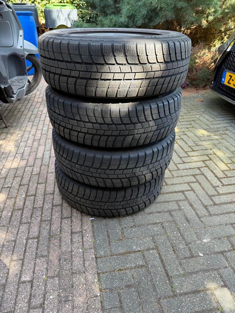 Peugeot 307 winterbanden met velg - Michelin Alpin, Auto-onderdelen, Banden en Velgen, Gebruikt, 15 inch, Banden en Velgen, Personenwagen
