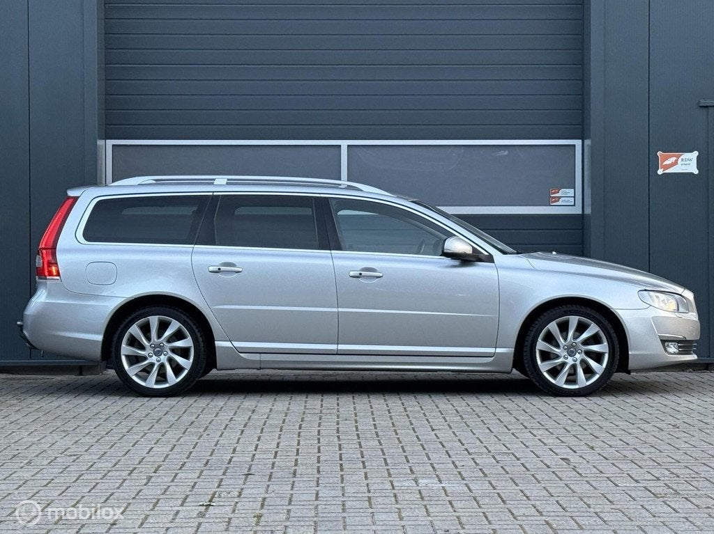 Volvo V70 2.0 D4 Summum Polar+ Geartronic-8 -AdapCruise-Stan, 1800 kg, Diesel, 22 km/l, 750 kg