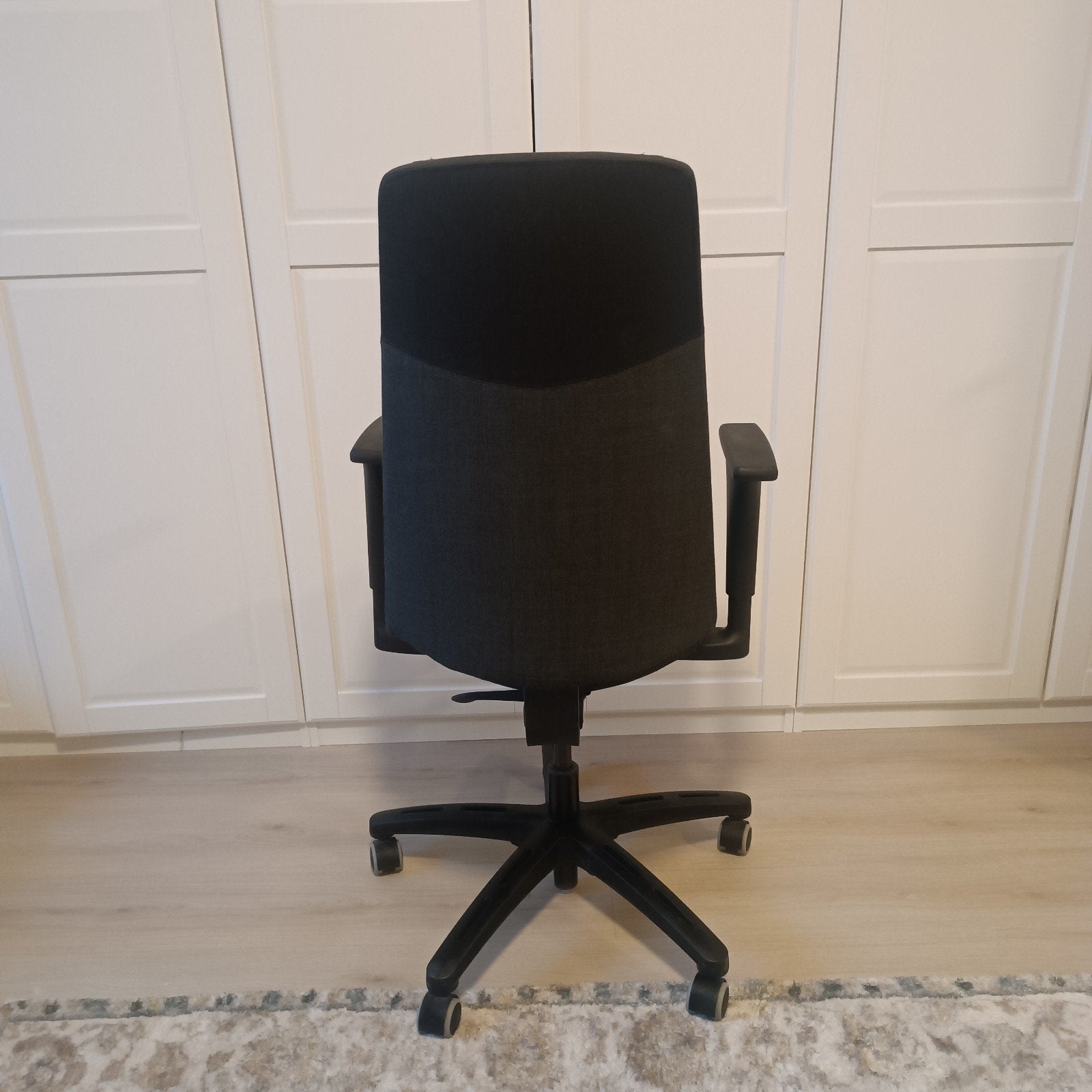 Z.G.A.N. 2x Zwarte Bureaustoelen - nieuwprijs 300,-, Ophalen, Zwart, Zo goed als nieuw, Bureaustoel