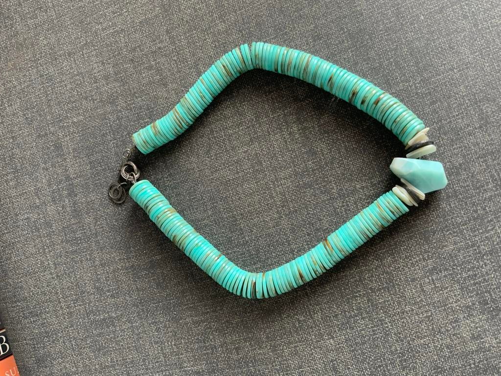 Turquoise ketting van het merk Langani met hanger, Sieraden, Tassen en Uiterlijk, Met hanger, Gebruikt, Steen of Mineraal, Verzenden