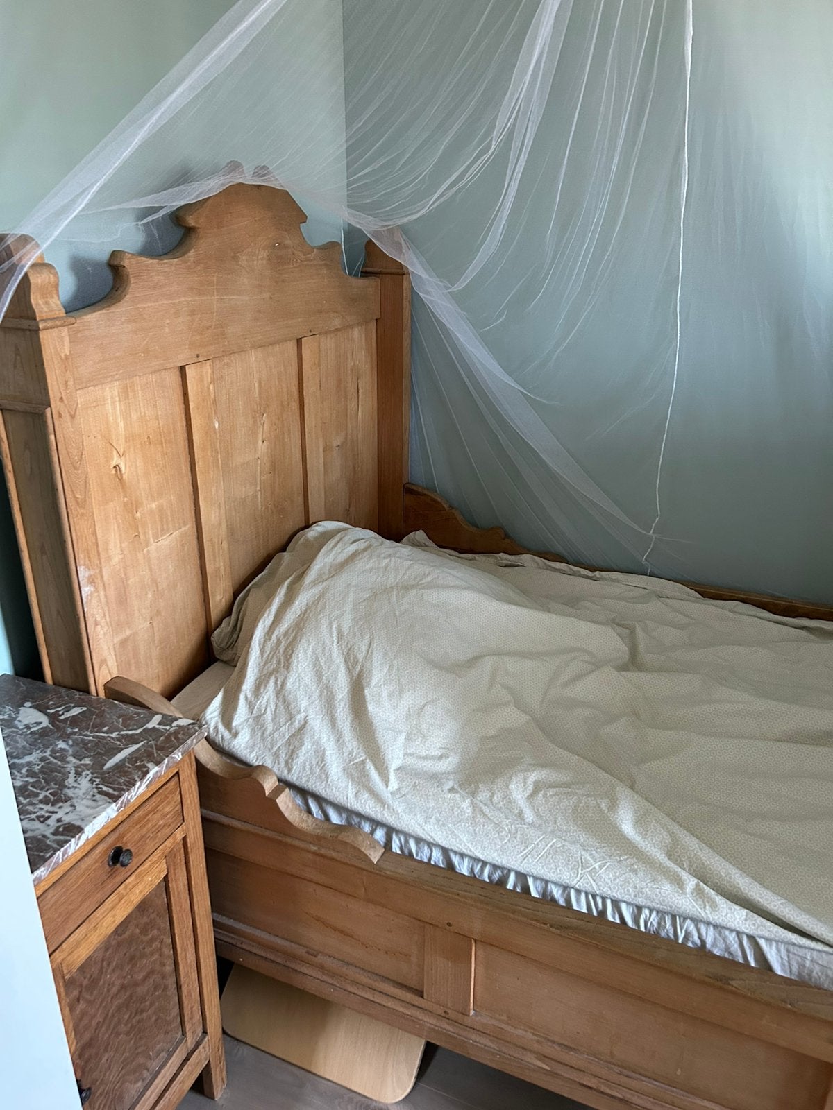 Massief houten bed, Antiek, Gebruikt, Bruin, Twijfelaar, 120 cm