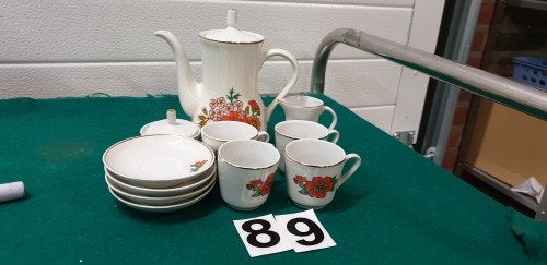 Mini servies rode bloemen, Antiek en Kunst, Antiek | Servies compleet, Ophalen of Verzenden