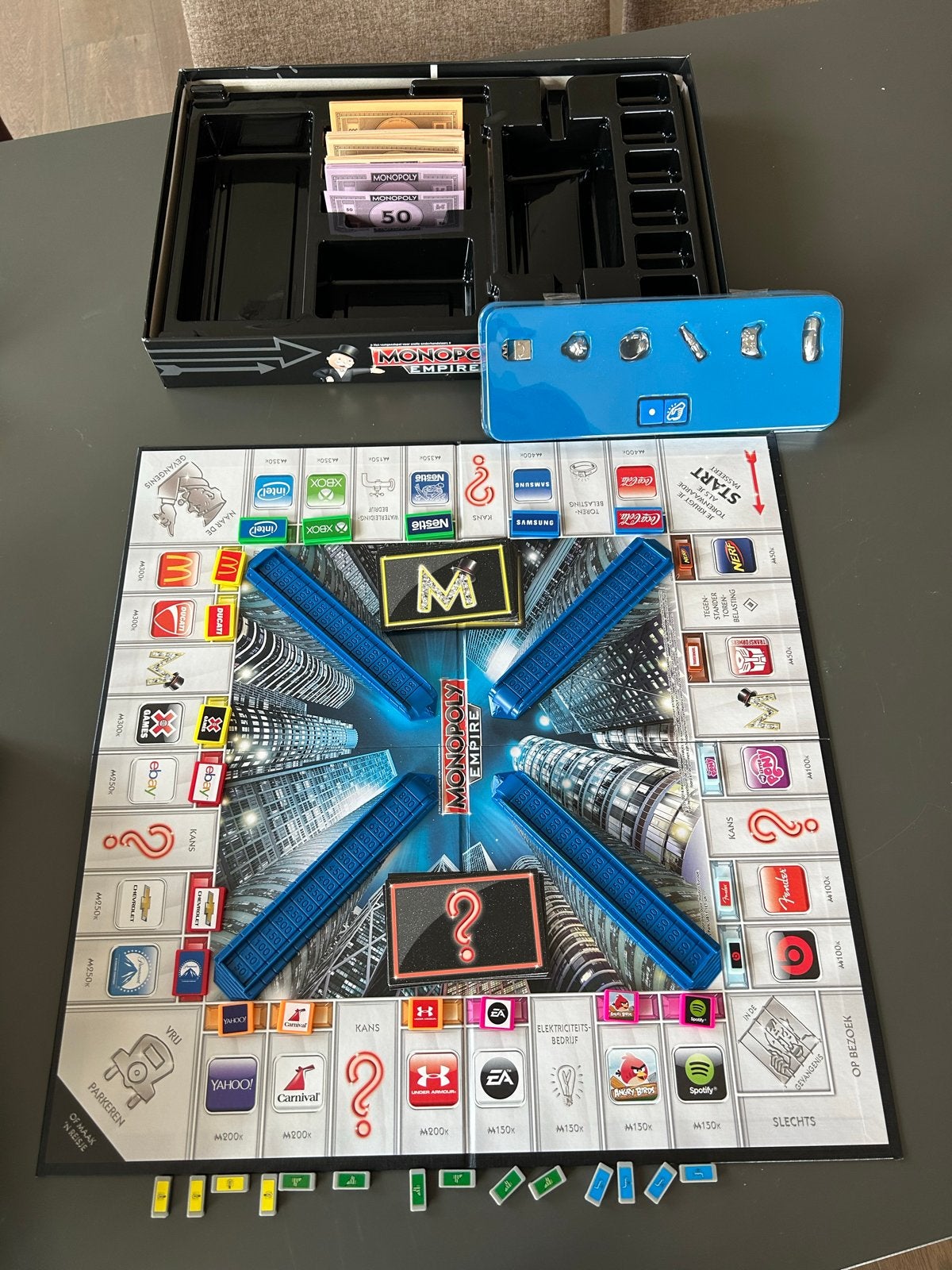 Monopoly Empire - Koop de bekendste merken!, Hobby en Vrije tijd, Gezelschapsspellen | Bordspellen, Drie of vier spelers, Ophalen of Verzenden