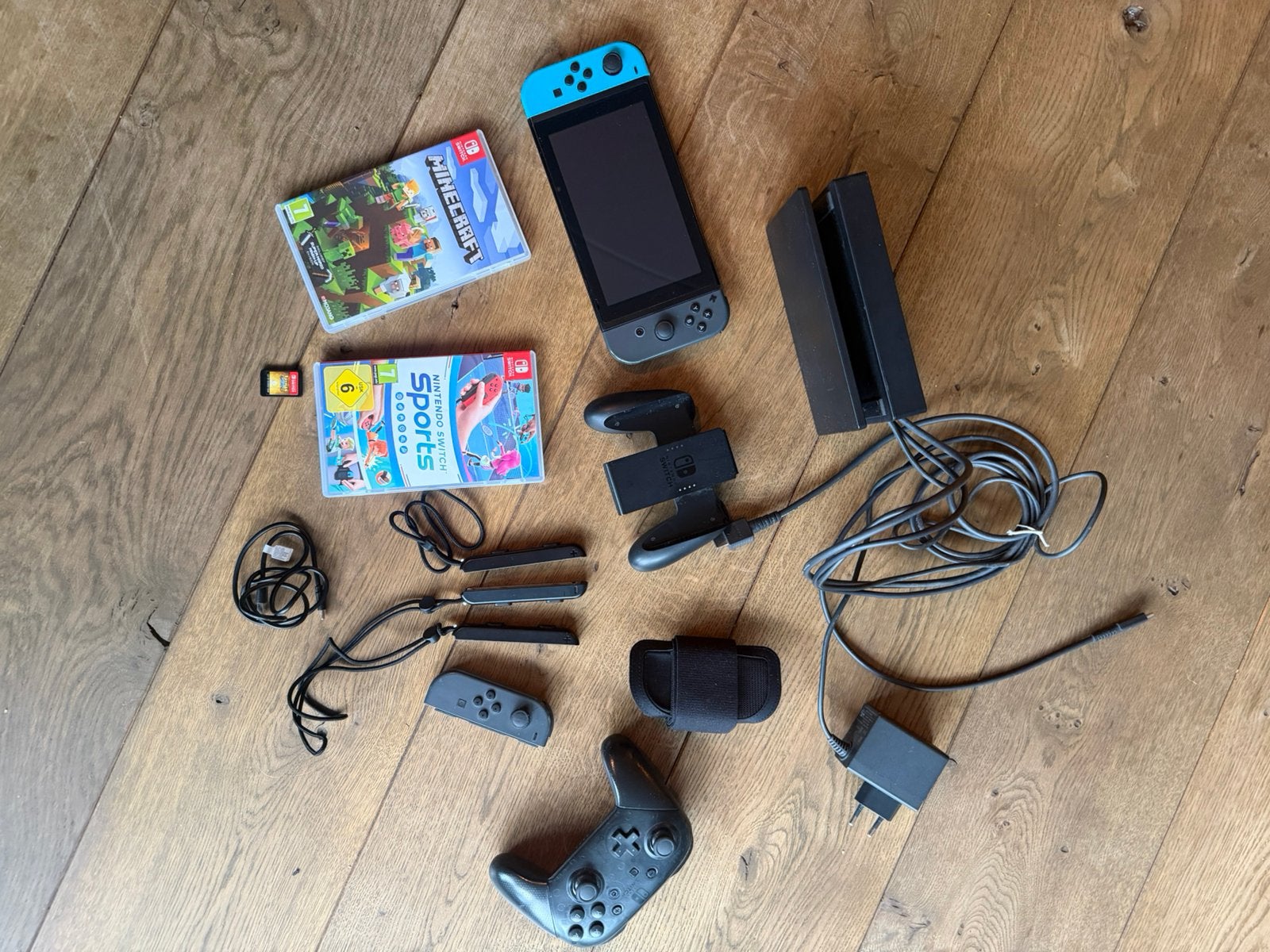 NINTENDO SWITCH incl 3 spellen en extra’s, Spelcomputers en Games, Games | Nintendo Switch, Ophalen, Overige genres, Zo goed als nieuw