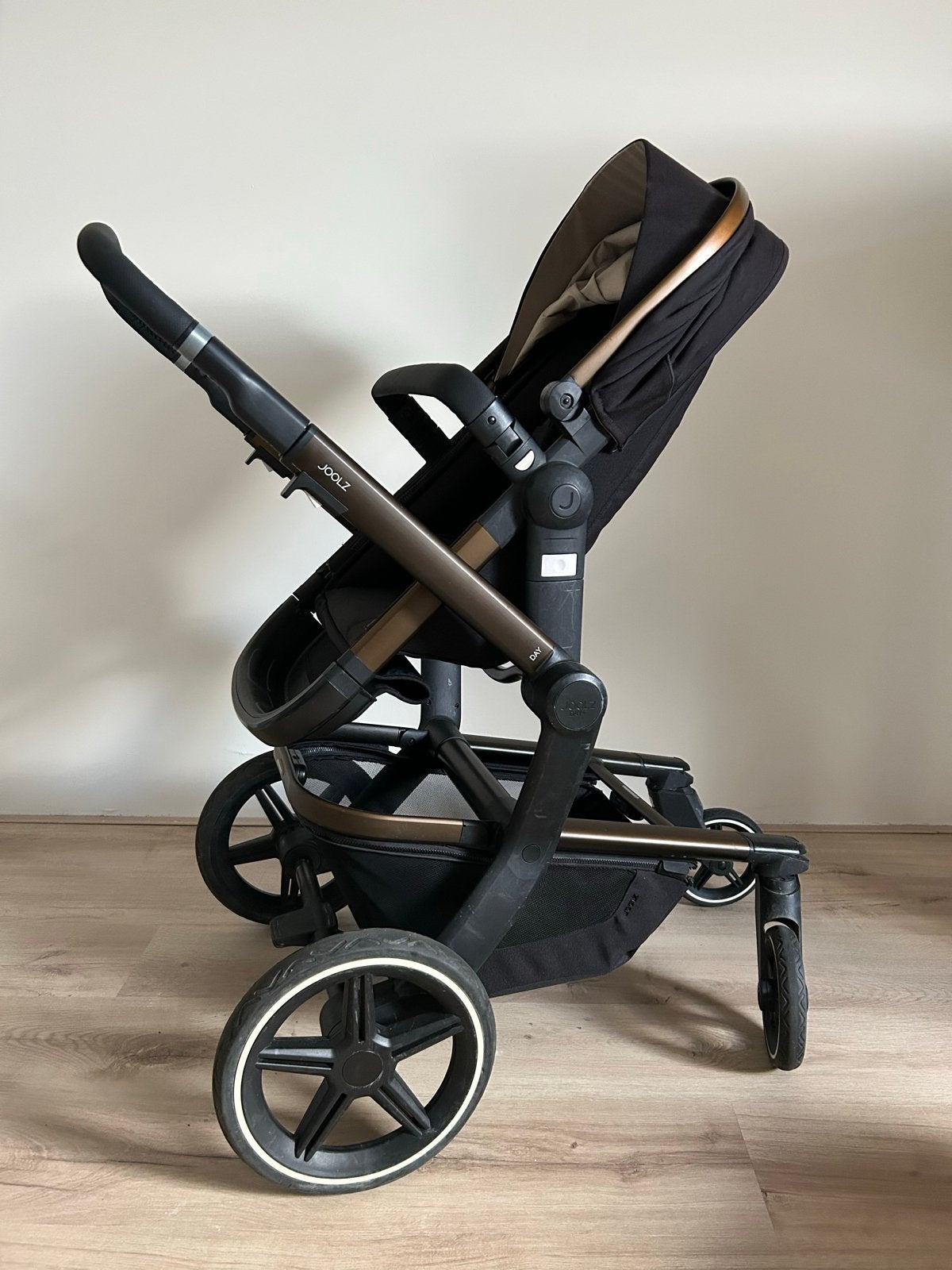 Zeer nette Joolz Day + kinderwagen - Zwart - complete set, Kinderen en Baby's, Kinderwagens en Combinaties, Zo goed als nieuw