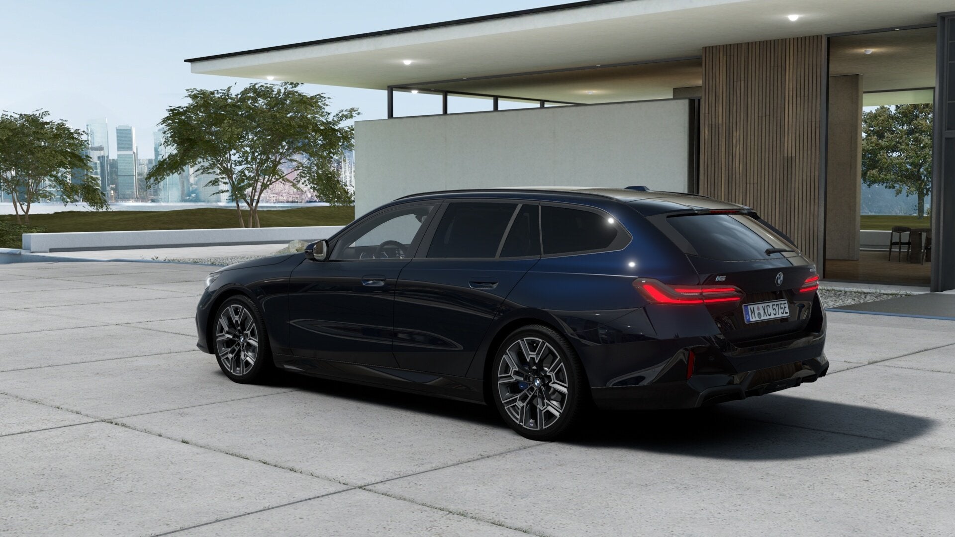 BMW i5 Touring eDrive40 M Sport / Panoramadak / Achteruitrij, Automaat, Dealer onderhouden, Achterwielaandrijving, Zwart