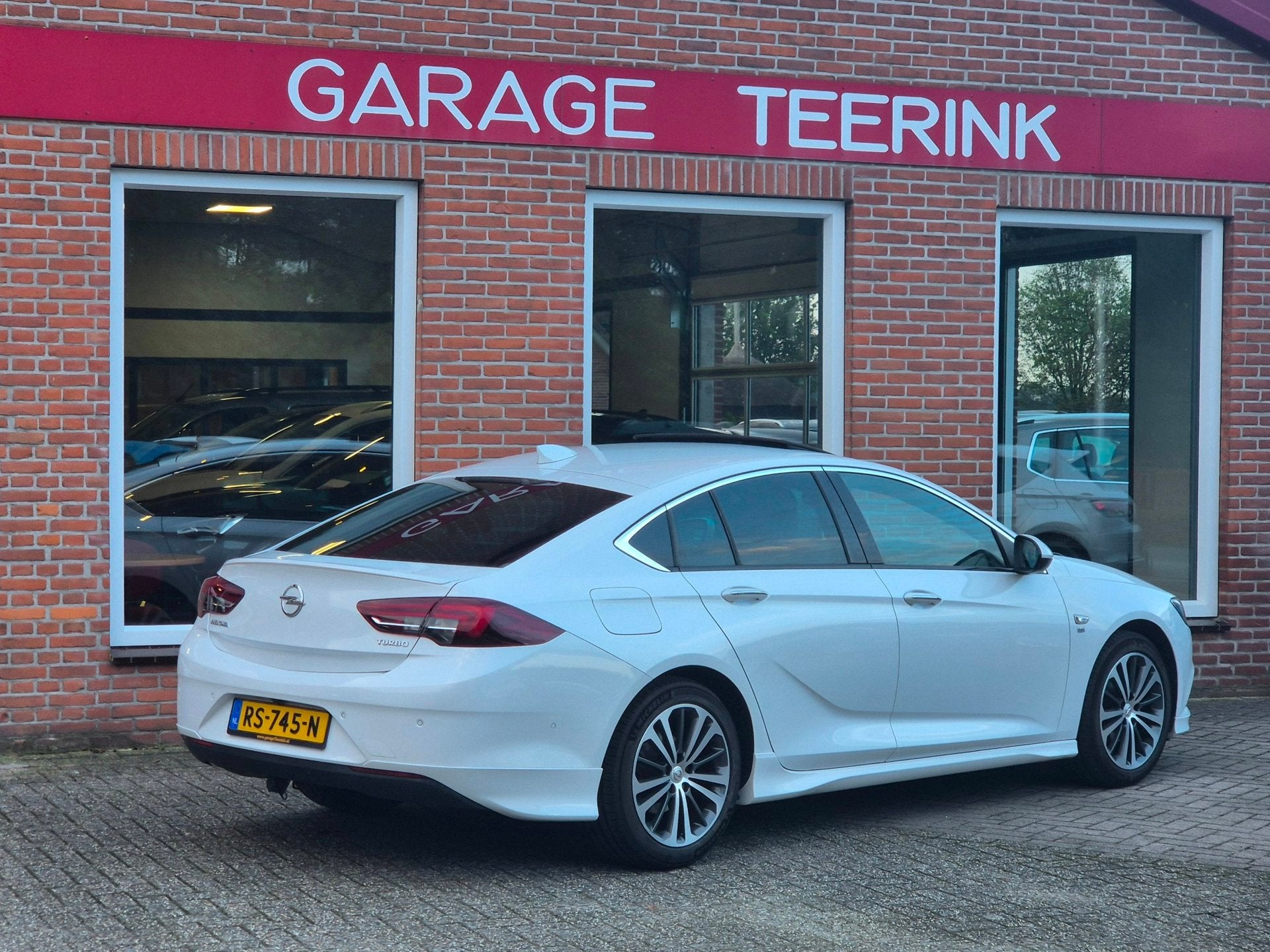 Opel Insignia Grand Sport 1.5 Turbo Business Executive OPC L, Voorwielaandrijving, Gebruikt, 4 cilinders, Wit