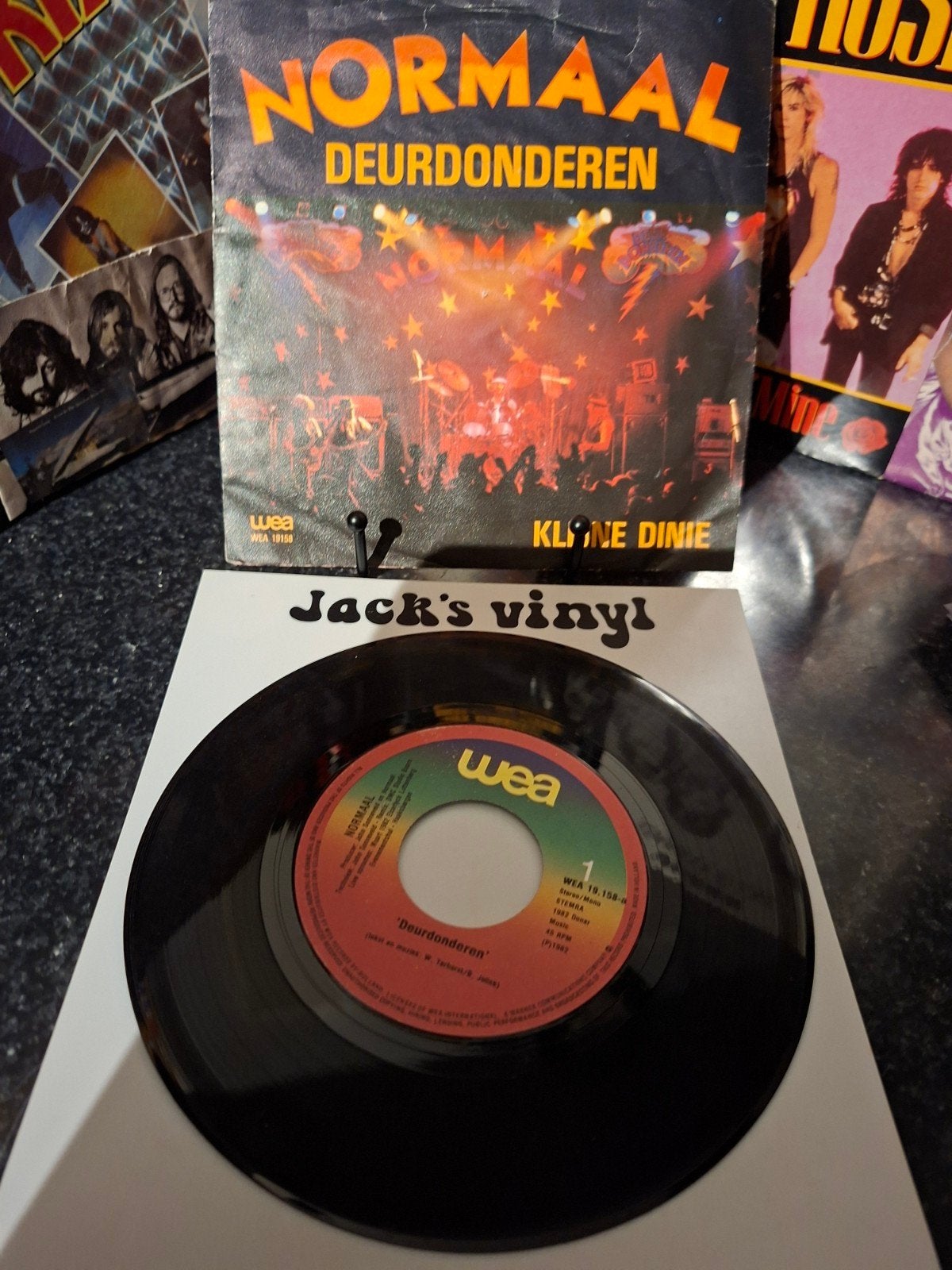Normaal - Deurdonderen / Kleine Dinie 1982, Gebruikt, 7 inch, Ophalen of Verzenden, Fotohoes