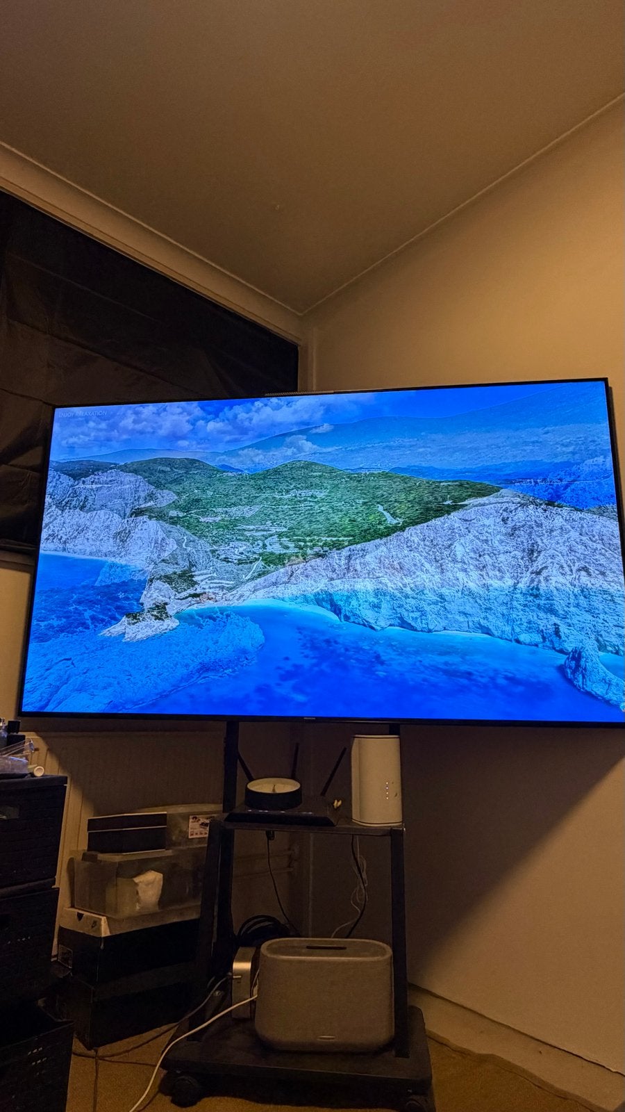 Hisense 75 inch 4K Smart TV met verrijdbare standaard, Zo goed als nieuw, 100 cm of meer, 4k (UHD), Smart TV