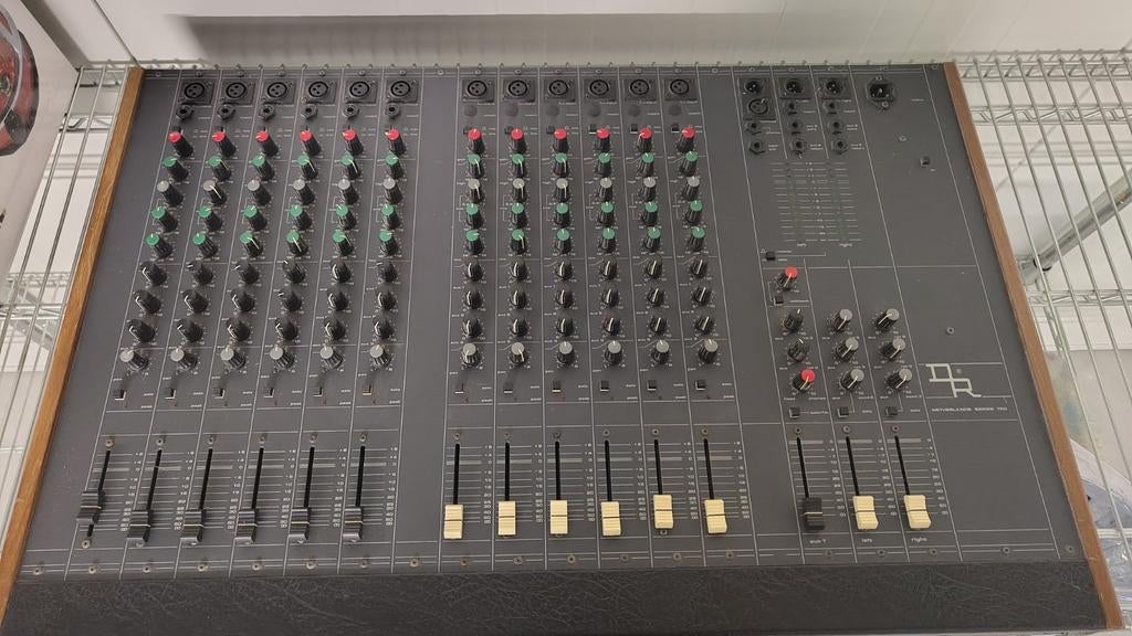 Professionele Vintage Mengtafel D&R 700, Muziek en Instrumenten, Mengpanelen, Ophalen, Gebruikt, 20 kanalen of meer