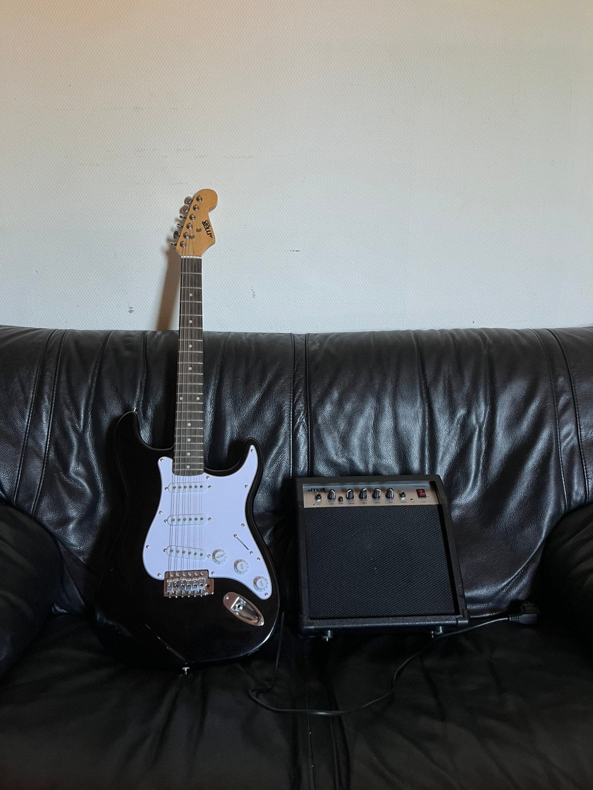 Elektrische gitaar met versterker., Muziek en Instrumenten, Snaarinstrumenten | Gitaren | Elektrisch, Met versterker, Zo goed als nieuw