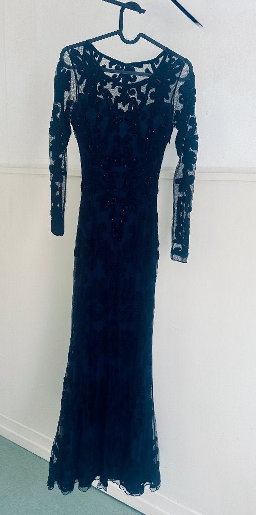Schitterende avondjurk, blauw met zwart kant, Blauw, Zo goed als nieuw, Onder de knie, Ophalen