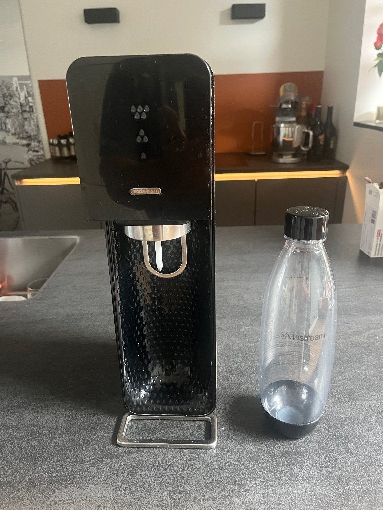 Sodastream inclusief cilinder, Witgoed en Apparatuur, Bruiswatermachines, Ophalen, Zo goed als nieuw