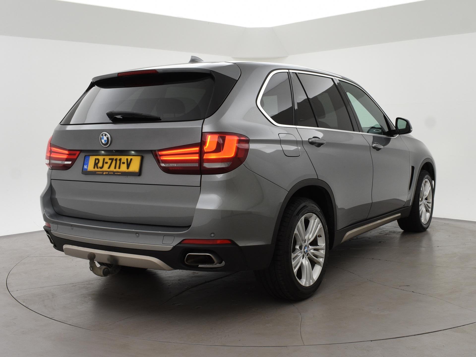 BMW X5 xDrive30d 258 PK HIGH EXECUTIVE + 3500 KG TREKHAAK |, Auto's, Automaat, Gebruikt, 2993 cc, Leder