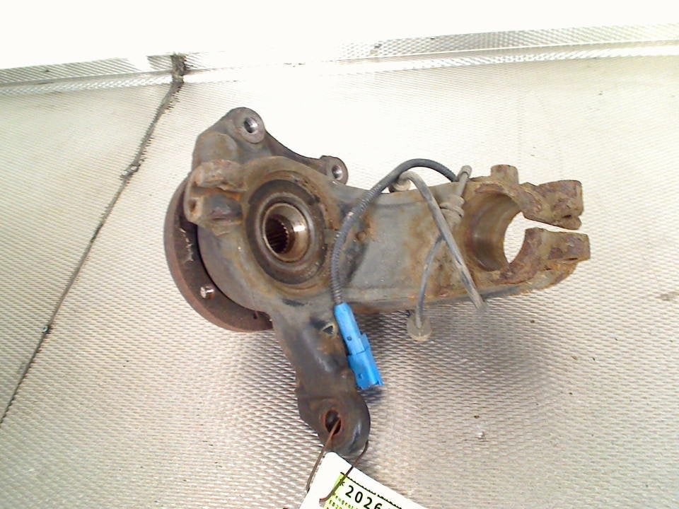 Fusee Rechts Voor Peugeot 2008 (CU) (2015-01/2019-12), Kontakt-peugeot@peugeot.com, Gebruikt, Peugeot Deutschland GmbH, Bahnhofsplatz, Rüsselsheim 65423, , Duitsland
