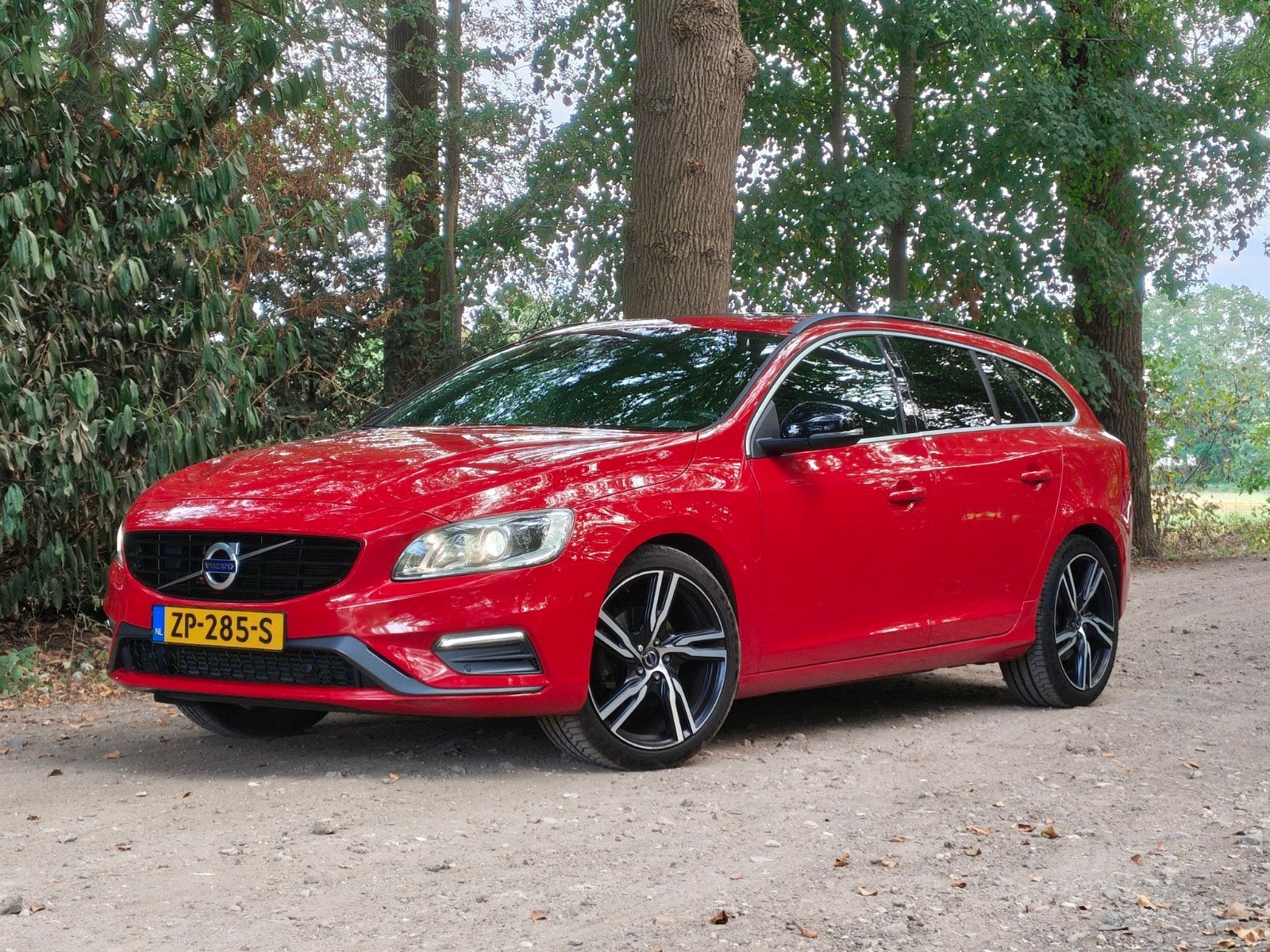 Volvo V60 R-design 2.0 T4 Summum Handgeschakeld Passion Red, Zwart, 1969 cc, Leder en Stof, Handgeschakeld