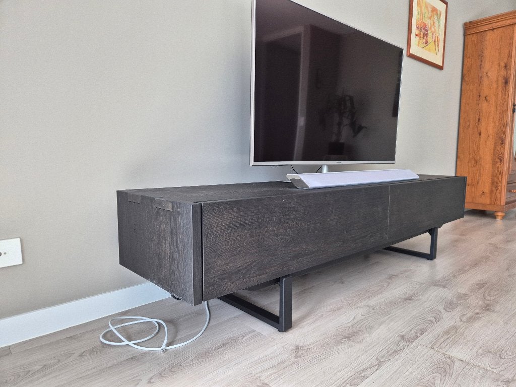 Modern donker eiken  TV-dressoir, Ophalen, Modern, industrieel en eigentijds, 150 tot 200 cm, Eikenhout