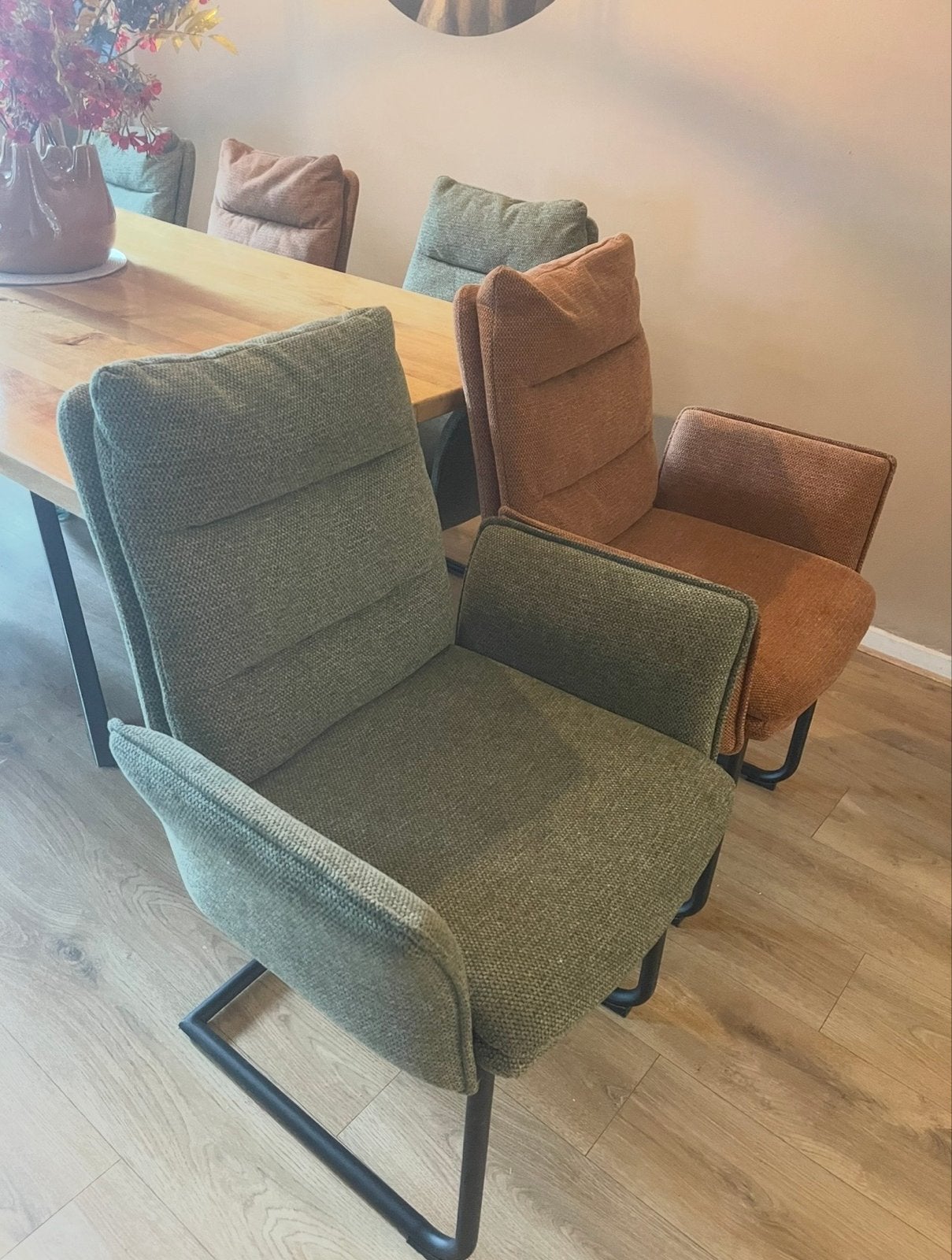 Twee bruine stoelen, perfect voor eetkamer, Ophalen, Twee, Bruin, Zo goed als nieuw