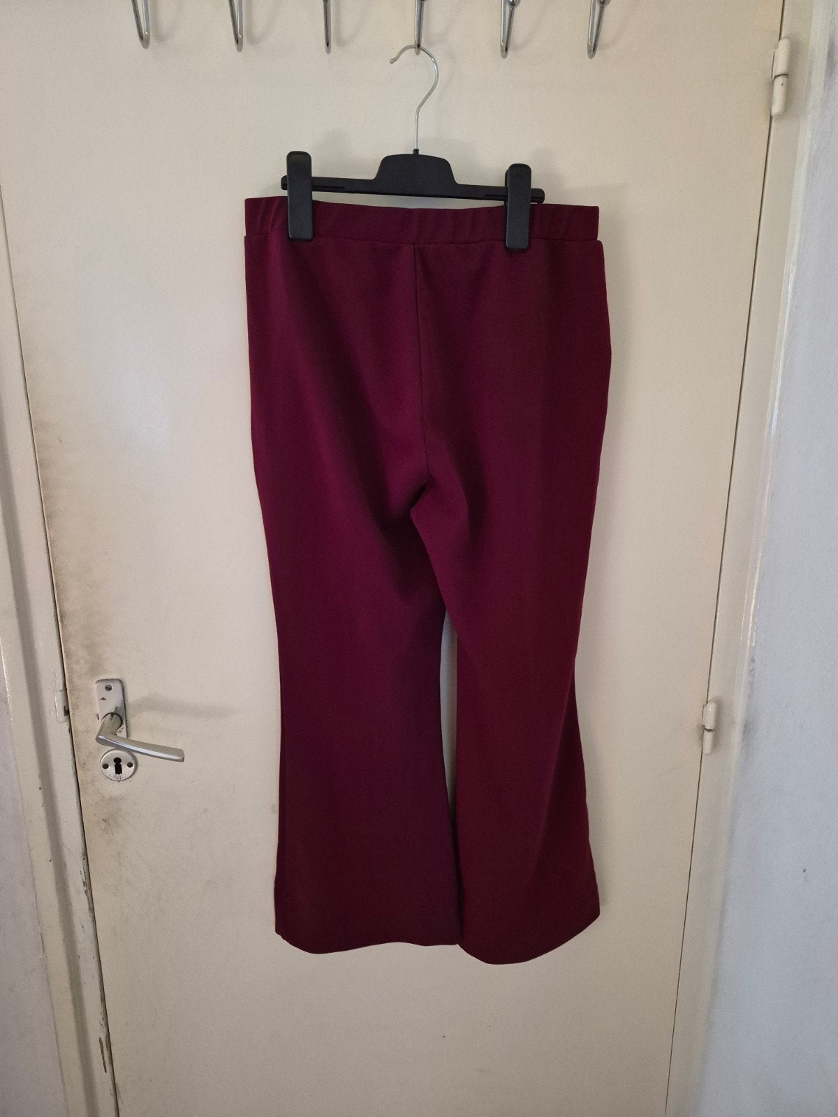 bordeauxrode flared broek maat L, Maat 42/44 (L), Ophalen of Verzenden, Zo goed als nieuw, Lang
