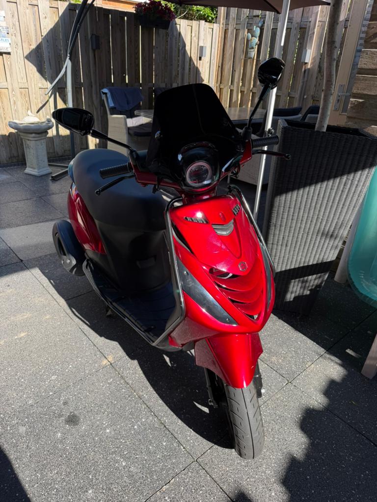 Full option Piagio zip 50 cc 2019, Fietsen en Brommers, Scooters | Piaggio, Ophalen, Gebruikt, Zip, Benzine