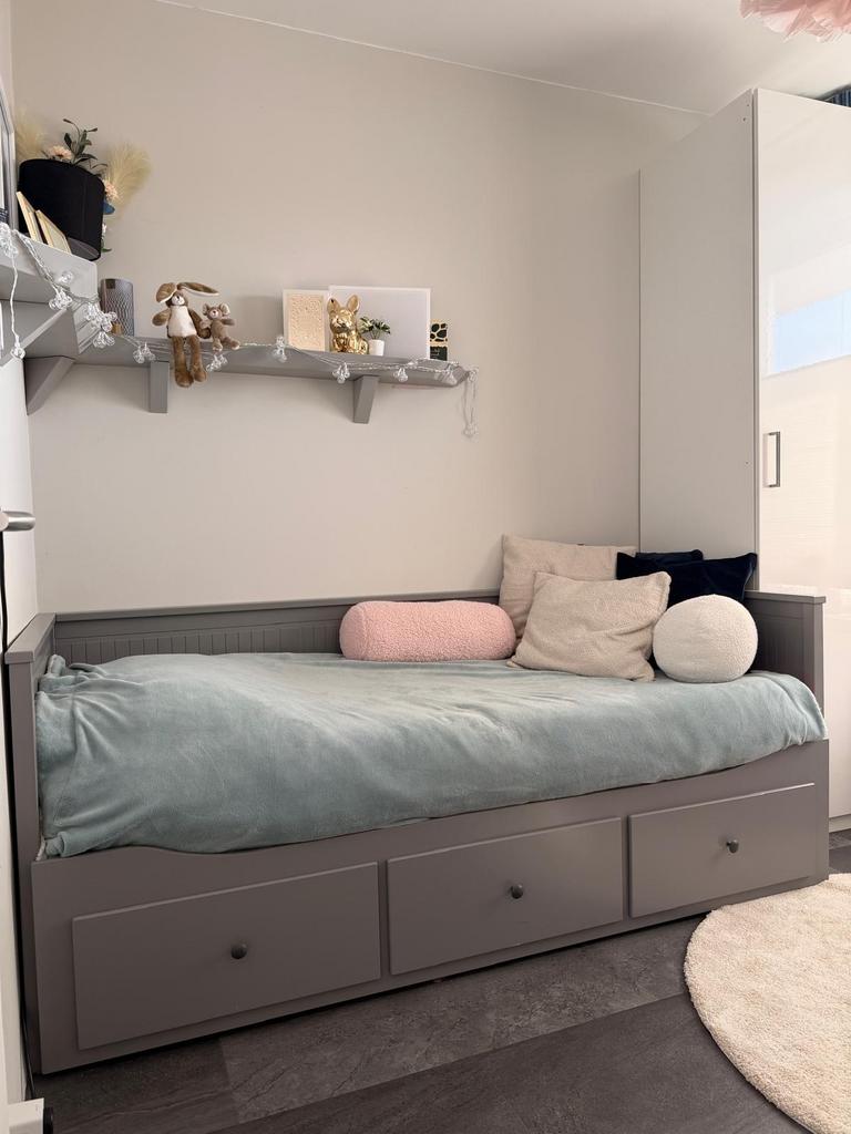 HEMNES Bedbank met 3 lades, grijs, 80x200 cm met 2 matrassen, Huis en Inrichting, Slaapkamer | Bedden, Eenpersoons, Ophalen of Verzenden