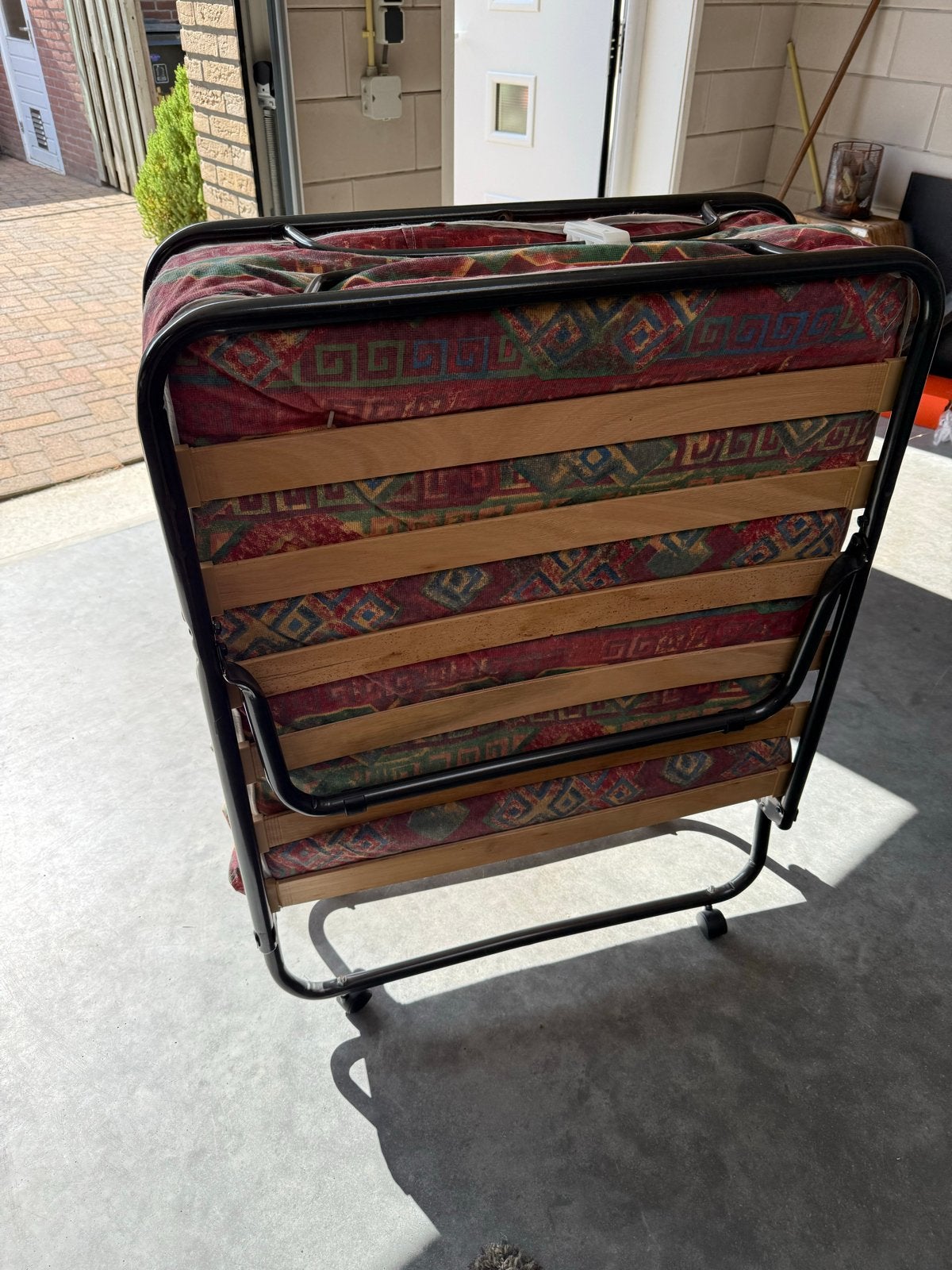 Logeerbed met losse matras 180x80 cm, verrijdbaar, Ophalen, Gebruikt, Eenpersoons, Zwart