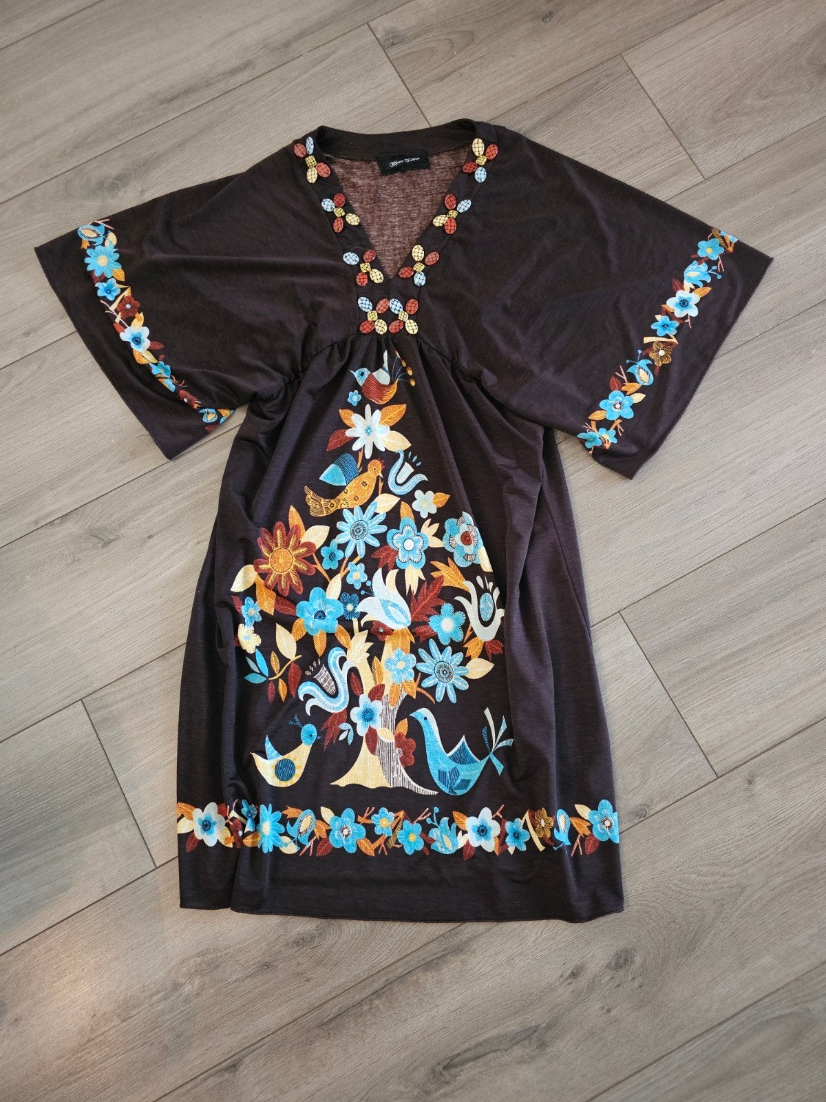 Retro jurk  van het merk Tshirts met bloemenprint mt M, Kleding | Dames, Jurken, Zo goed als nieuw, Maat 38/40 (M), Bruin, Boven de knie