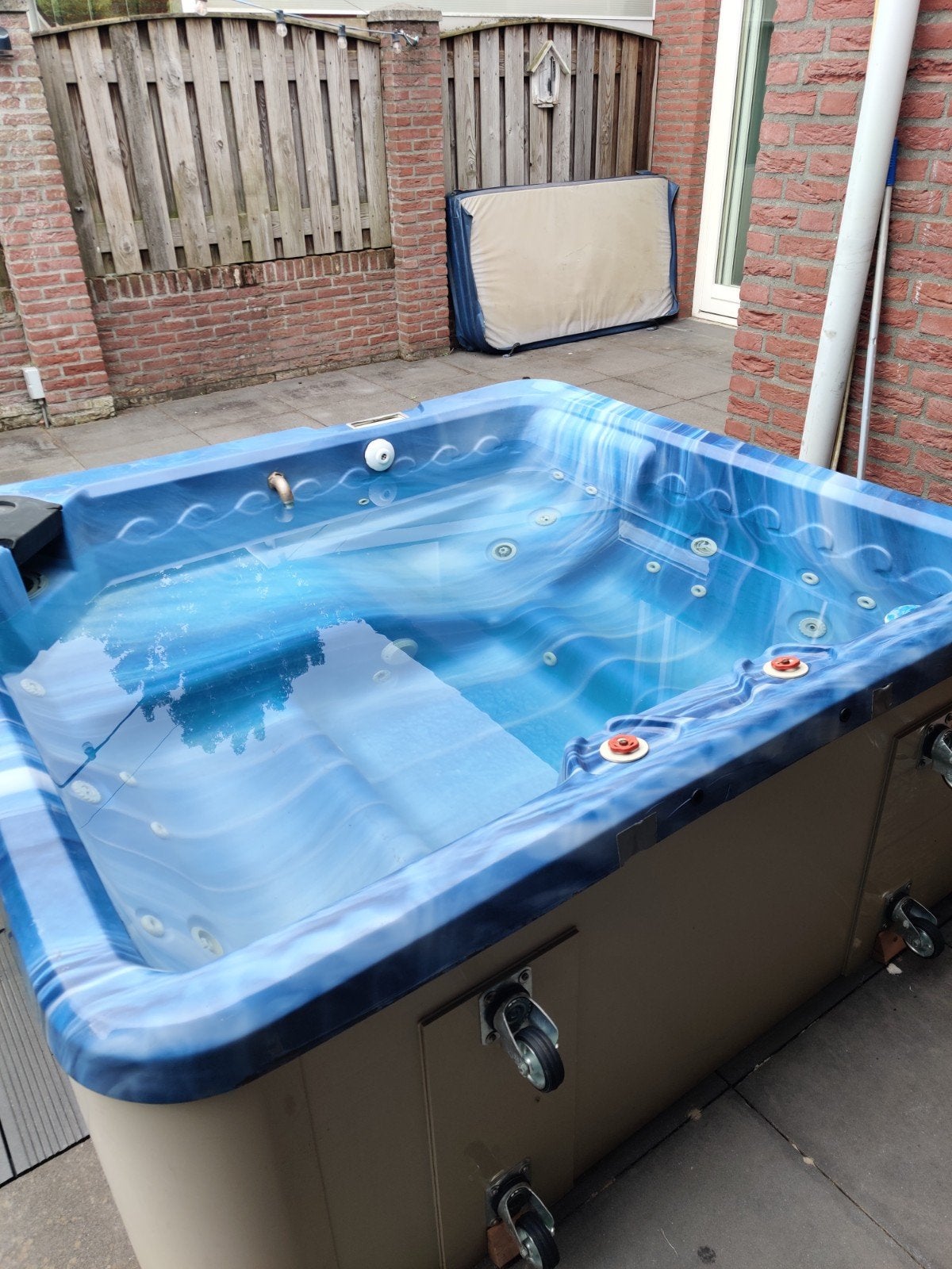 Jacuzzi met krachtige pomp .. geen elektr. verwarming!, Ophalen, Gebruikt, Vierkant, Minder dan 200 cm