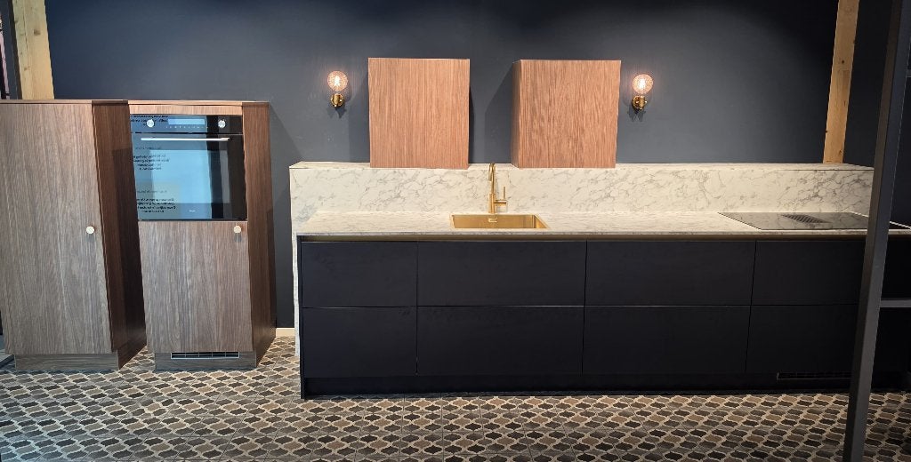 Nieuwe Bruynzeel "Gold" Showroomkeuken / ZEER Luxe / SALE