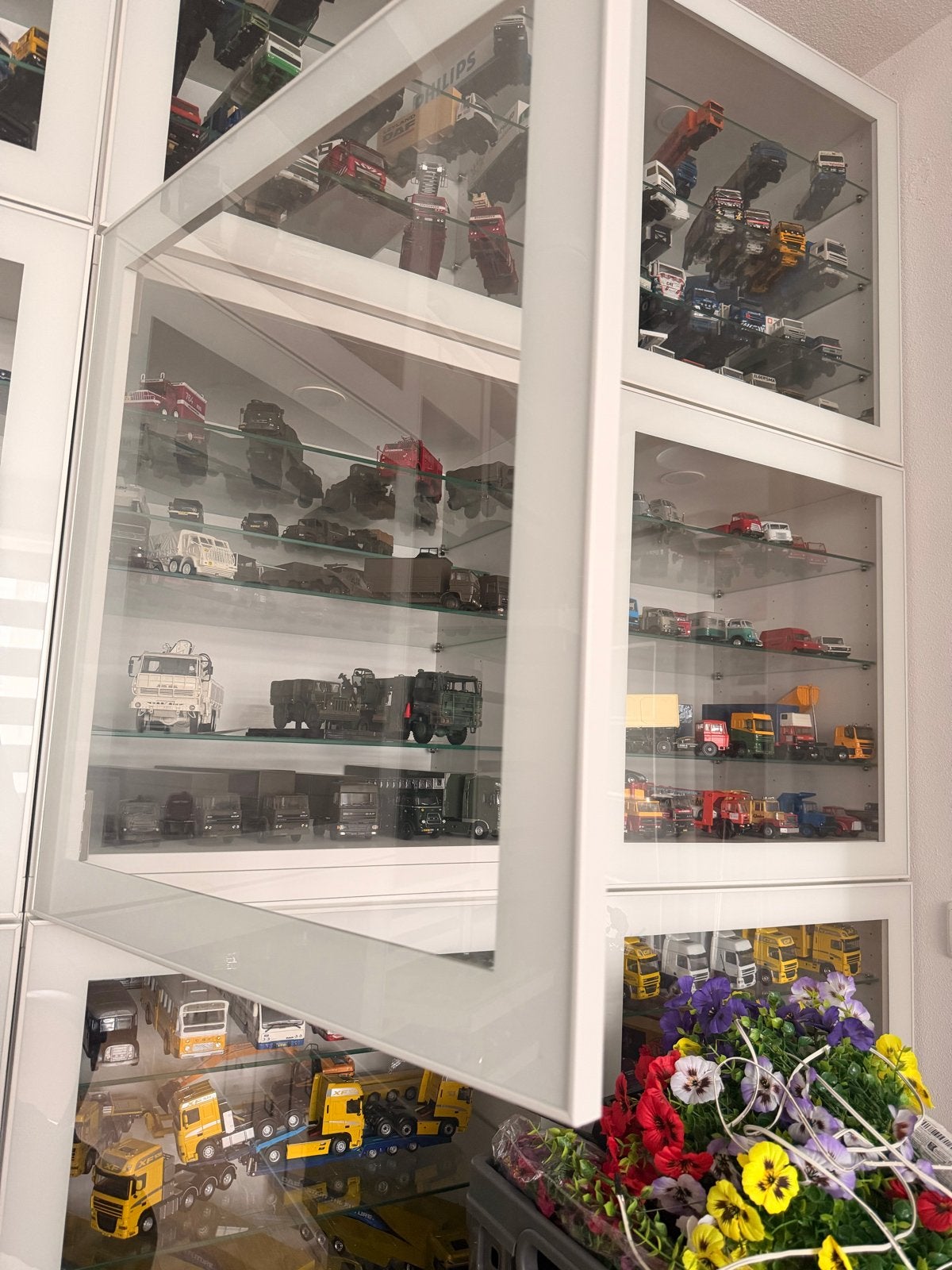IKEA Besta 3x kastjes met glazen deur en glasplaten, Huis en Inrichting, Gebruikt, 100 tot 150 cm, Overige houtsoorten, Strake vitrine kasjes,