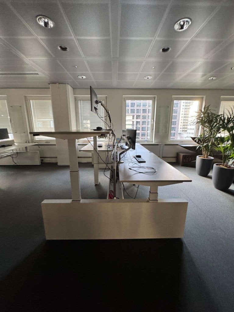 Ahrend Elektrisch zit sta duo bureau t/m 130cm!!! Actie!, Zit-sta bureau, 160 cm, Kofferen 60, 5492 BP Sint-Oedenrode, Ophalen of Verzenden